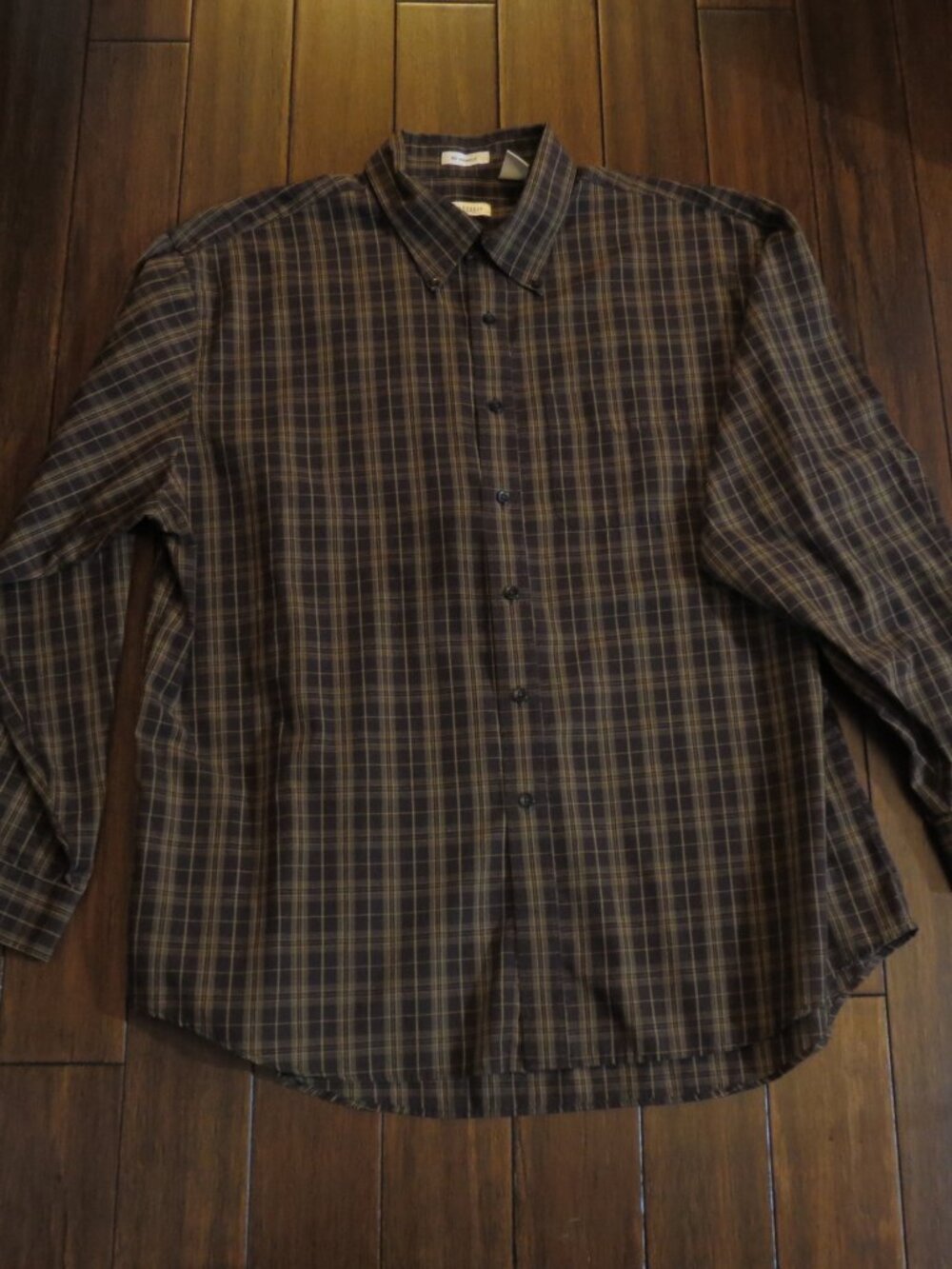 Van Heusen No Wrinkle XL 17-17/5 Button Down Long Sleeve Shirt Plaid Browns